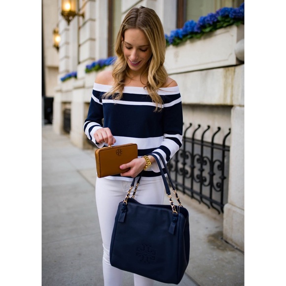 Tory Burch • Leather Harper Tote Shoulder Bag in Black - Picture 13 of 15